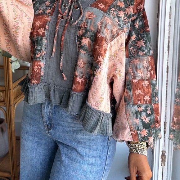 POL Boho Chic Petal Kiss Ruffle Top Blouse Charcoal Multi women’s medium NEW - Picture 2 of 6